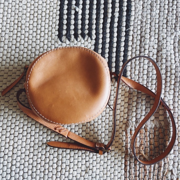 Madewell Handbags - Madewell round bag